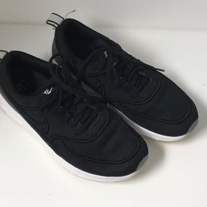 Black Nike Shoes